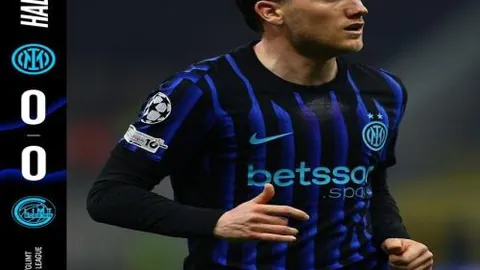 詹姆斯与布朗尼篮筐卡球反应瞬间纪实